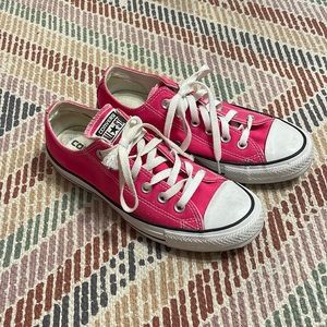 HOT PINK CONVERSE